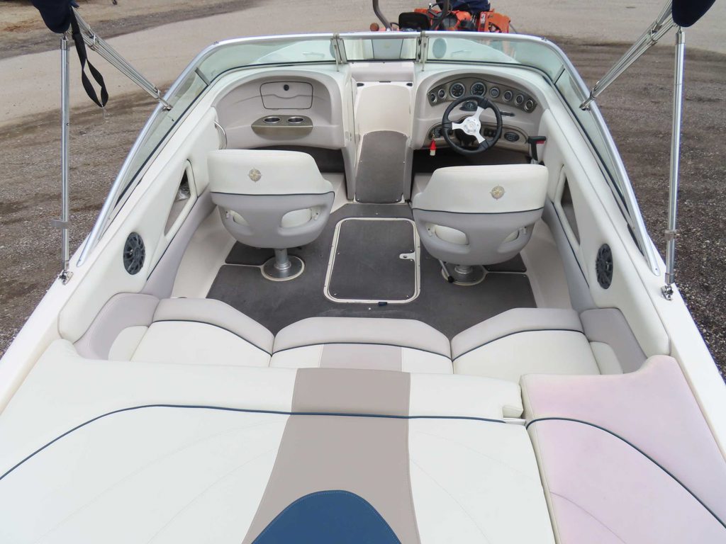 2011 210 Bowrider Mercruiser MPI Trailer