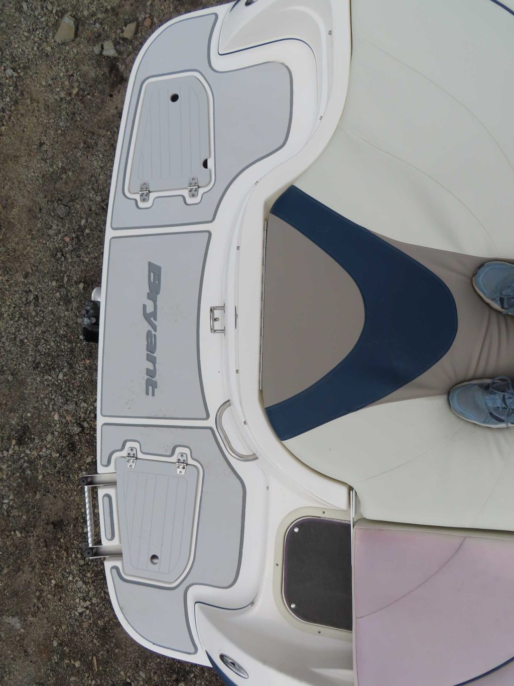 2011 210 Bowrider Mercruiser MPI Trailer