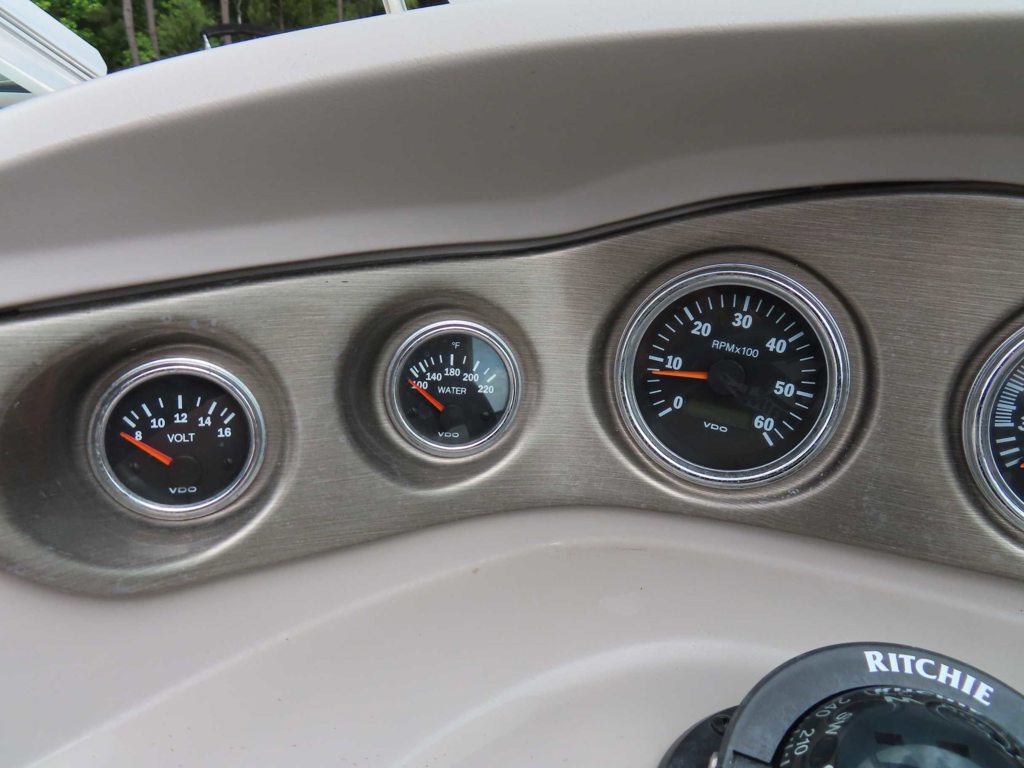 2011 210 Bowrider Mercruiser MPI Trailer