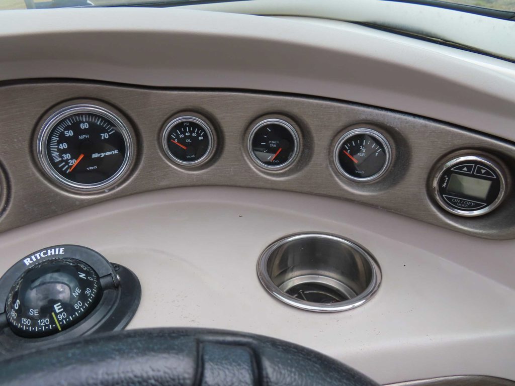 2011 210 Bowrider Mercruiser MPI Trailer