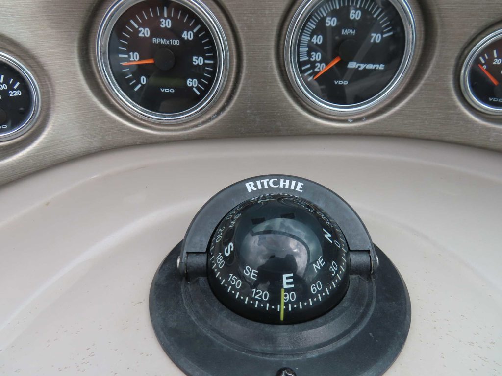 2011 210 Bowrider Mercruiser MPI Trailer