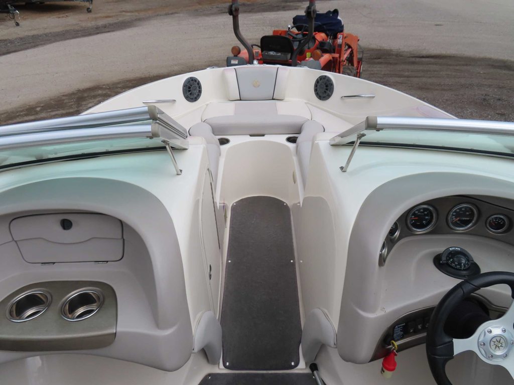 2011 210 Bowrider Mercruiser MPI Trailer