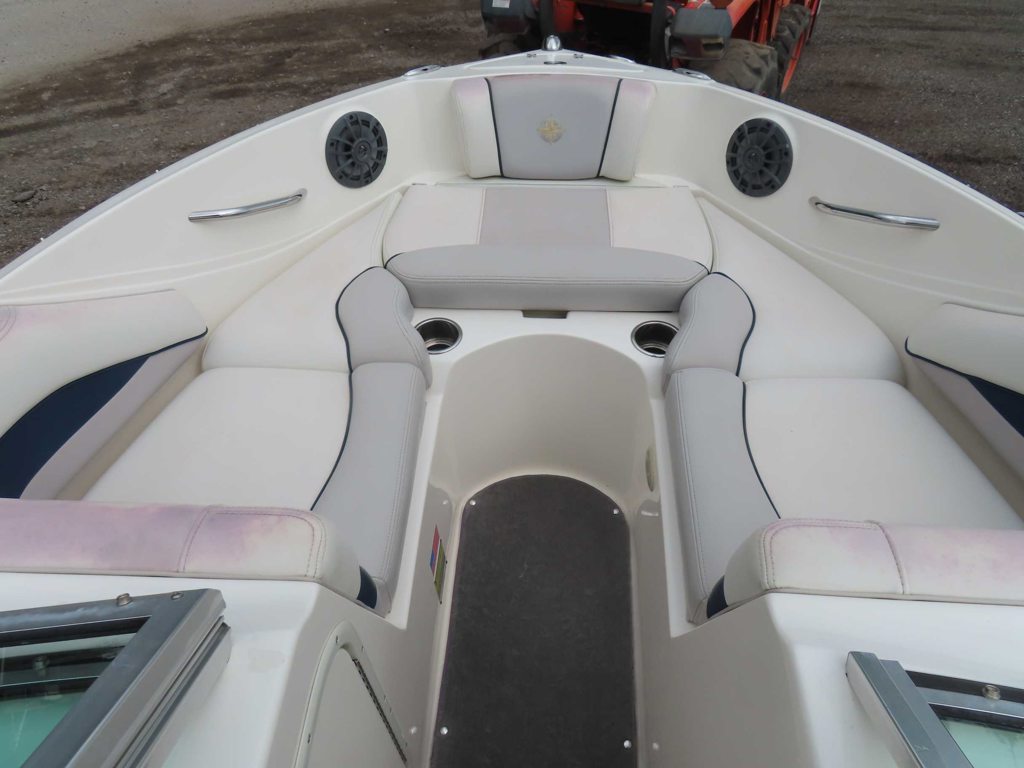 2011 210 Bowrider Mercruiser MPI Trailer