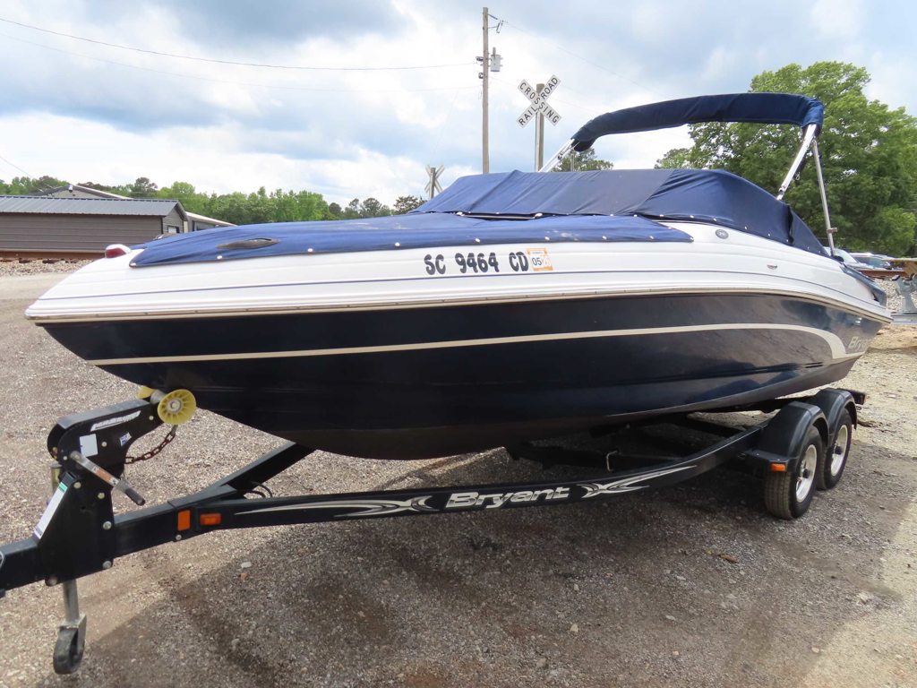 2011 210 Bowrider Mercruiser MPI Trailer