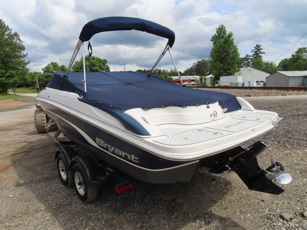 2011 210 Bowrider Mercruiser MPI Trailer
