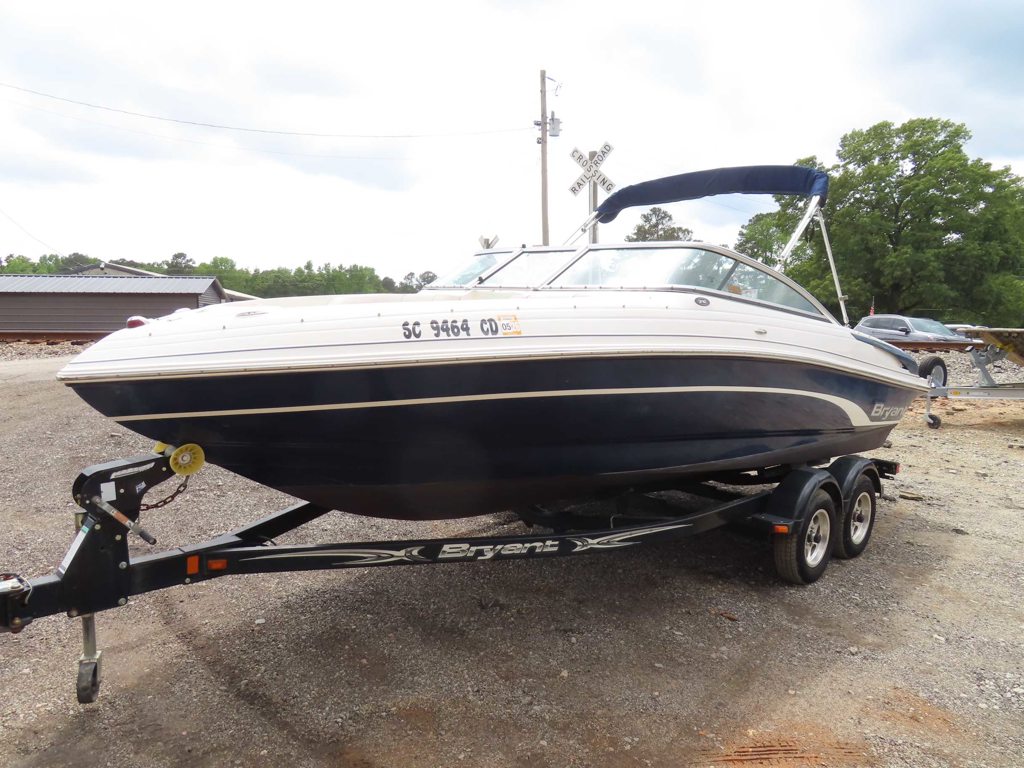2011 210 Bowrider Mercruiser MPI Trailer